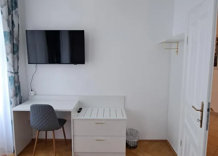 Moebliertes In Zentrumsnaehe Apartment *
